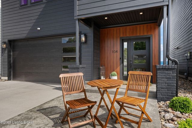 104 Howard Ln, Jeffersonville, IN 47130