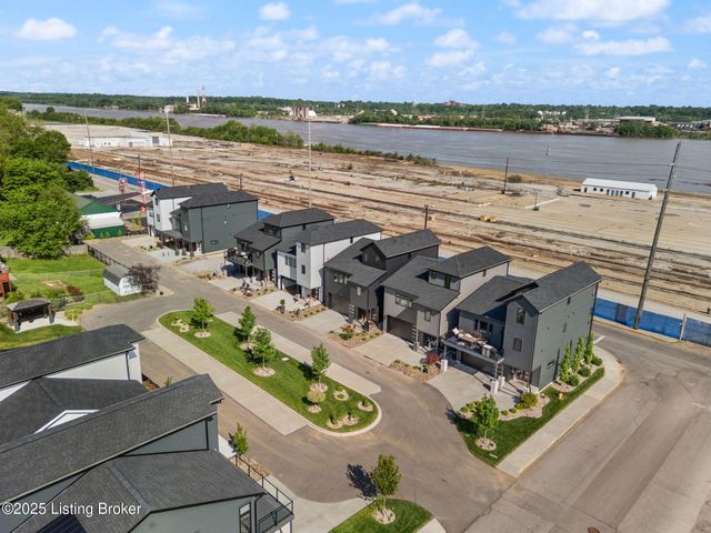 104 Howard Ln, Jeffersonville, IN 47130