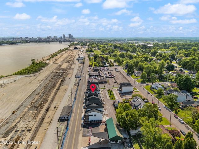 104 Howard Ln, Jeffersonville, IN 47130