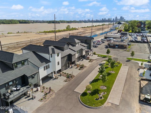 104 Howard Ln, Jeffersonville, IN 47130