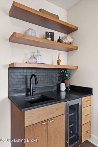 104 Howard Ln, Jeffersonville, IN 47130