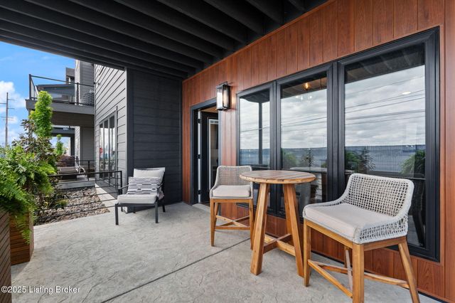 104 Howard Ln, Jeffersonville, IN 47130