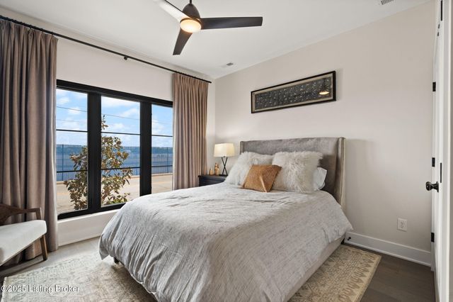 104 Howard Ln, Jeffersonville, IN 47130