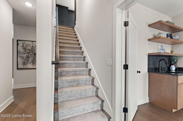 104 Howard Ln, Jeffersonville, IN 47130