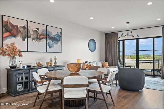 104 Howard Ln, Jeffersonville, IN 47130