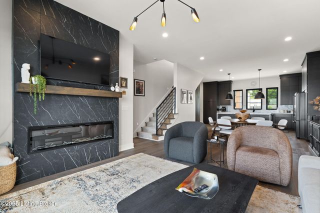 104 Howard Ln, Jeffersonville, IN 47130