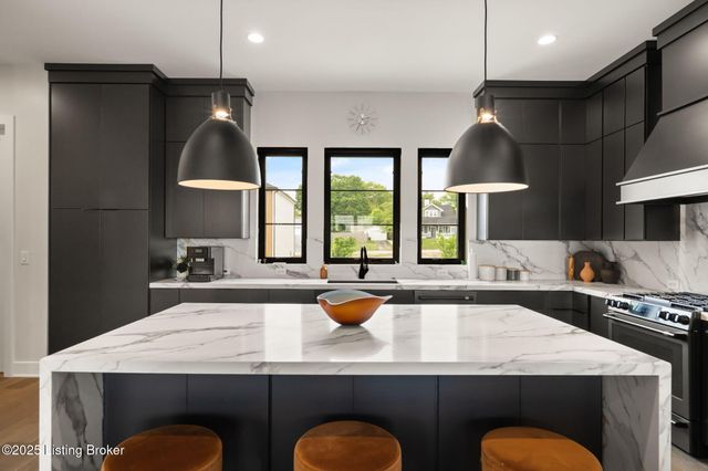 104 Howard Ln, Jeffersonville, IN 47130