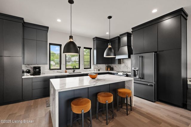 104 Howard Ln, Jeffersonville, IN 47130