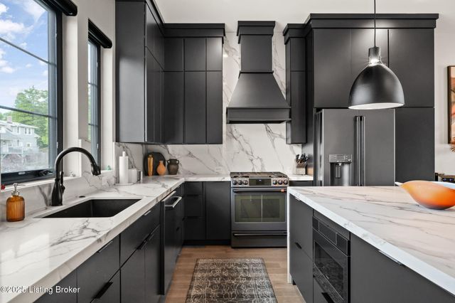 104 Howard Ln, Jeffersonville, IN 47130