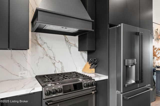 104 Howard Ln, Jeffersonville, IN 47130