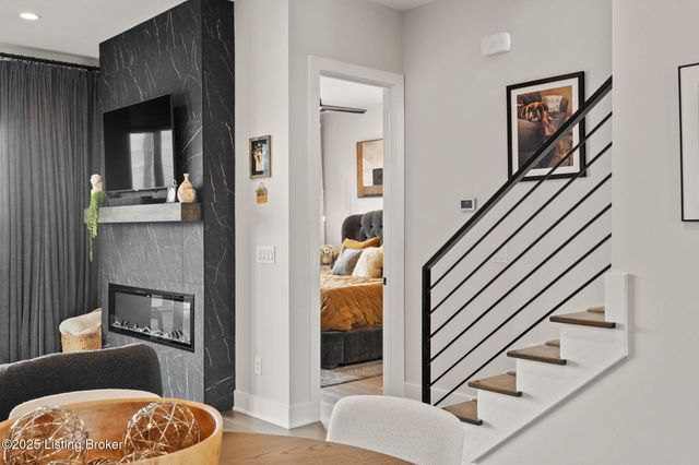 104 Howard Ln, Jeffersonville, IN 47130