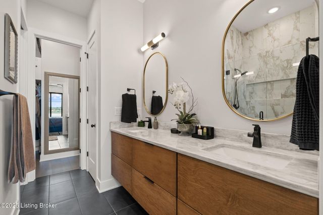 104 Howard Ln, Jeffersonville, IN 47130