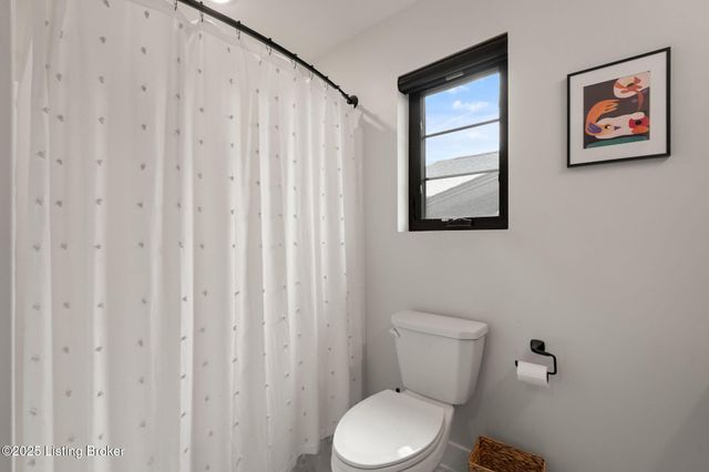 104 Howard Ln, Jeffersonville, IN 47130