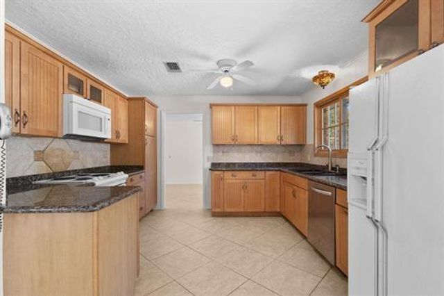 140 County Road 776, Buna, TX 77612