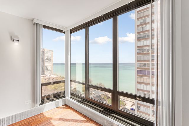 6166 N Sheridan Road 14F, Chicago, IL 60660