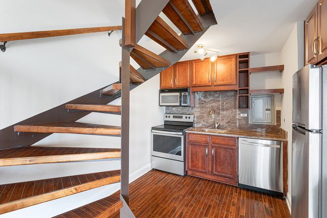 6166 N Sheridan Road 14F, Chicago, IL 60660