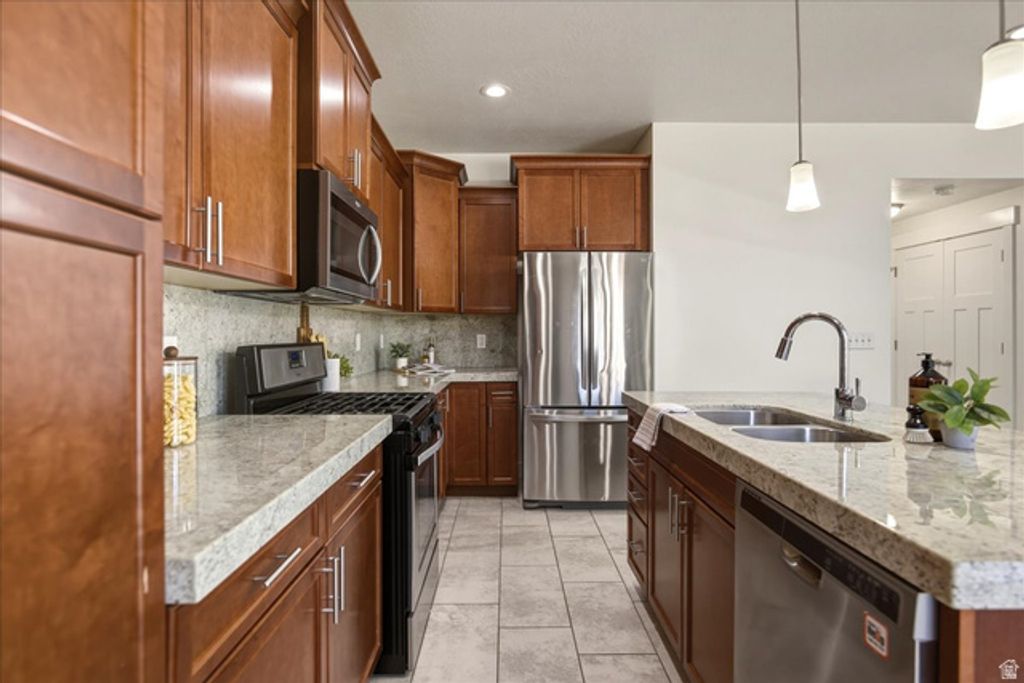 Image 9 of property listing at 1387 W PLUMROSE WAY, Taylorsville, UT 84123