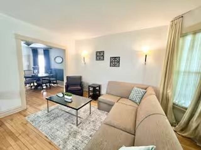 9811 S VANDERPOEL Avenue, Chicago, IL 60643