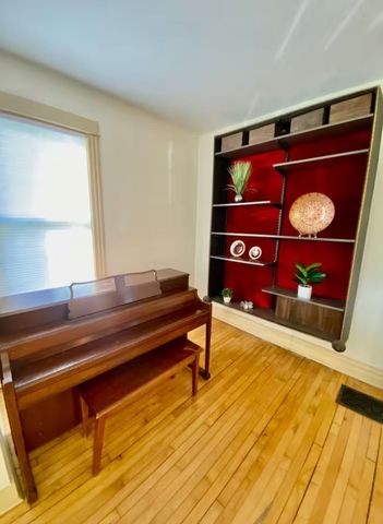 9811 S VANDERPOEL Avenue, Chicago, IL 60643