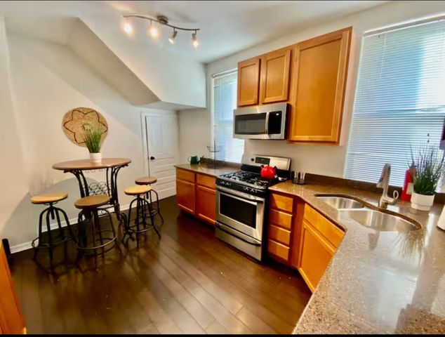 9811 S VANDERPOEL Avenue, Chicago, IL 60643