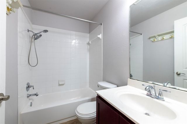 2101 Stonehaven, San Marcos, TX 78666