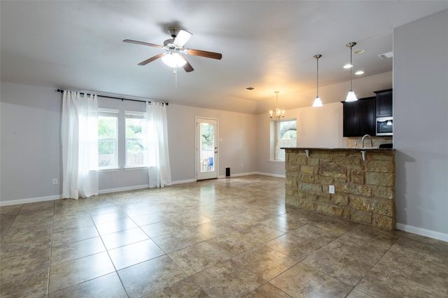 2101 Stonehaven, San Marcos, TX 78666