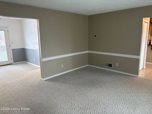 200 Castlerock Dr, Shepherdsville, KY 40165