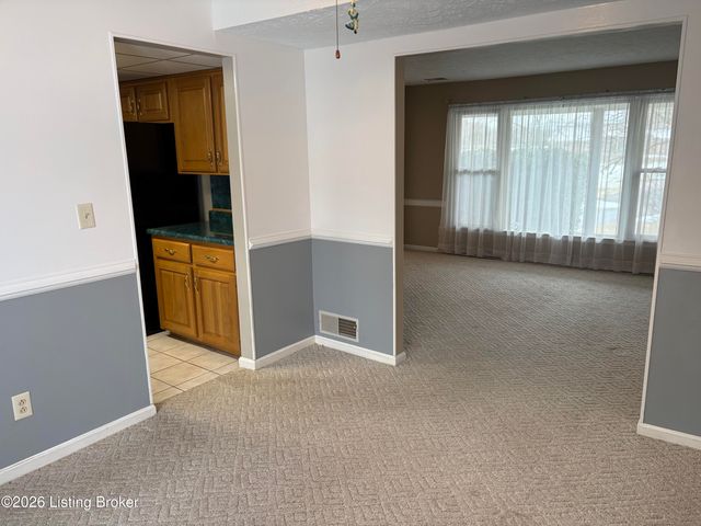 200 Castlerock Dr, Shepherdsville, KY 40165