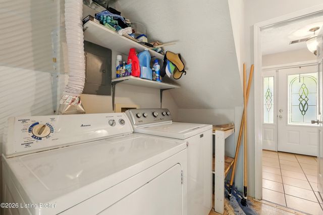 200 Castlerock Dr, Shepherdsville, KY 40165