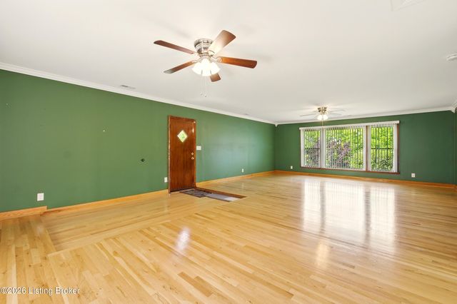 200 Castlerock Dr, Shepherdsville, KY 40165