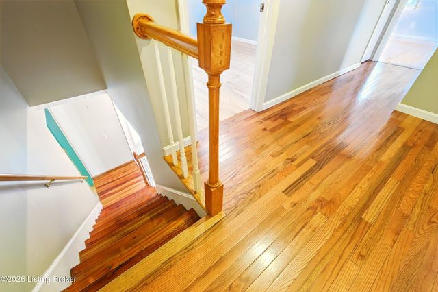 200 Castlerock Dr, Shepherdsville, KY 40165