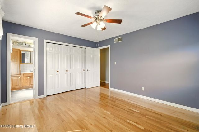 200 Castlerock Dr, Shepherdsville, KY 40165