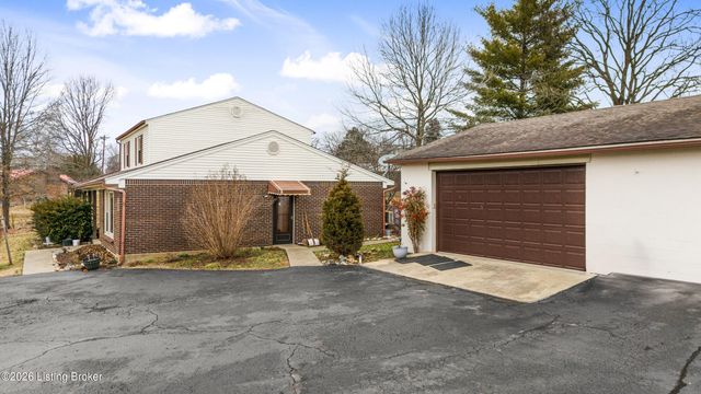 200 Castlerock Dr, Shepherdsville, KY 40165