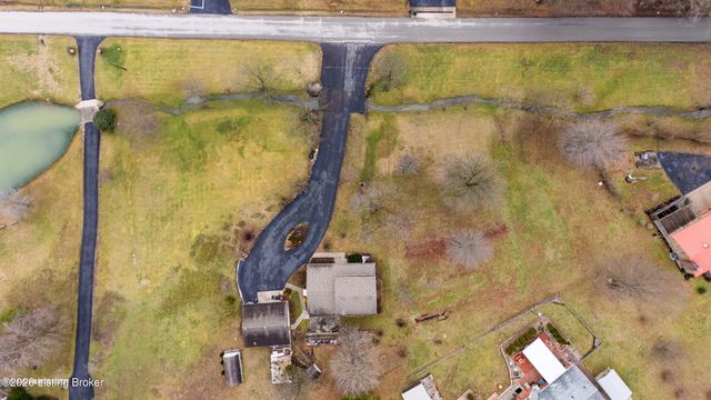 200 Castlerock Dr, Shepherdsville, KY 40165