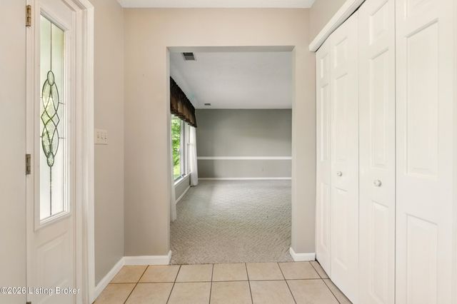 200 Castlerock Dr, Shepherdsville, KY 40165