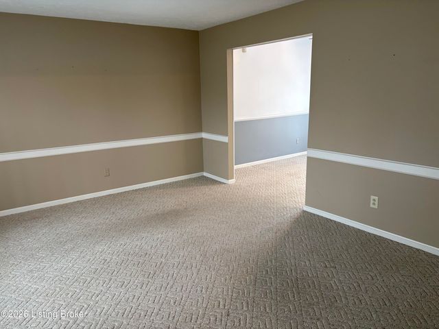 200 Castlerock Dr, Shepherdsville, KY 40165