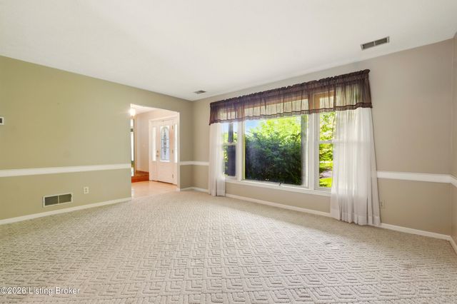 200 Castlerock Dr, Shepherdsville, KY 40165