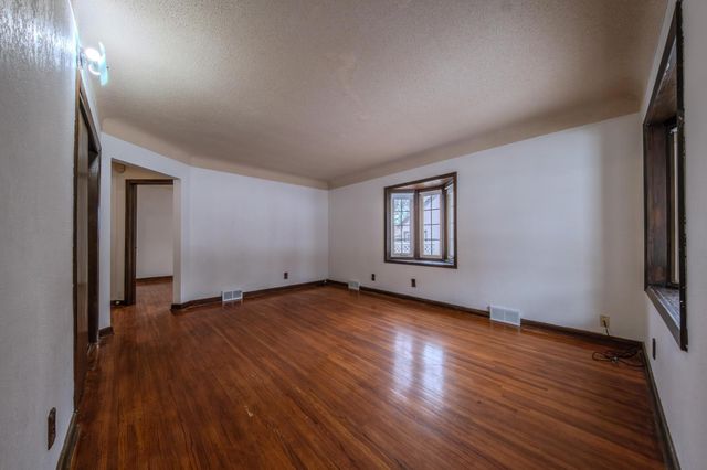 1223 Mclean Avenue, Saint Paul, MN 55106