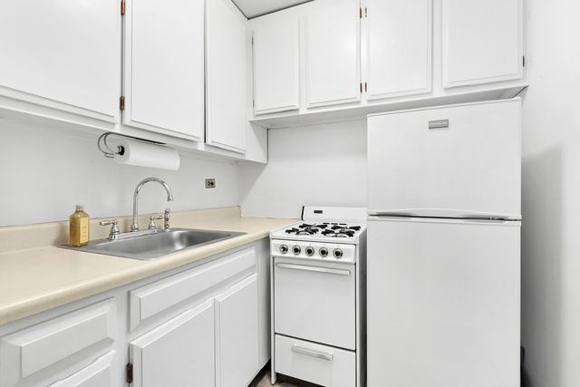 115 E 9th St Apt 10N, New York City, NY 10003