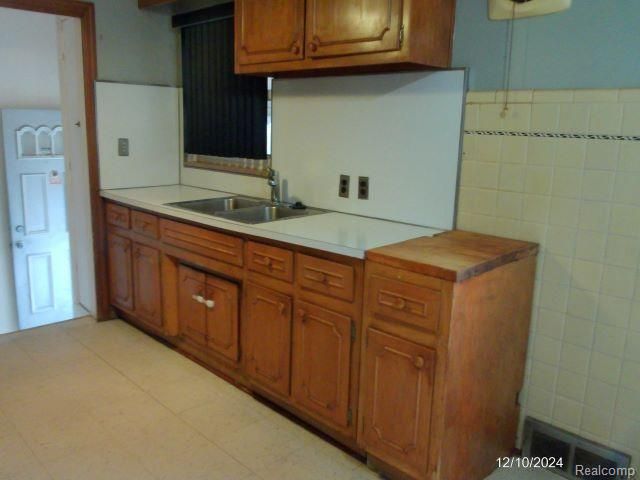 5727 E OUTER Drive, Detroit, MI 48234