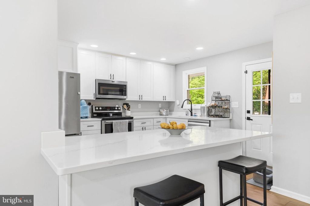 Image 14 of property listing at 11450 LITTLE COVE POINT RD, Lusby, MD 20657