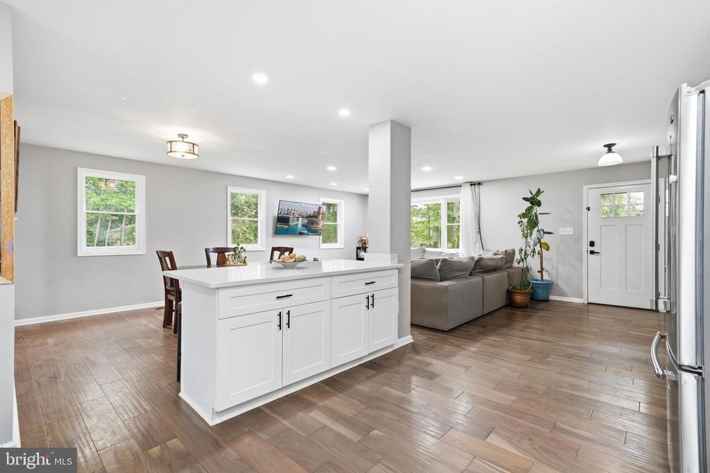 Image 23 of property listing at 11450 LITTLE COVE POINT RD, Lusby, MD 20657