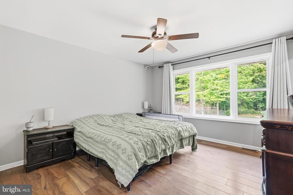 Image 24 of property listing at 11450 LITTLE COVE POINT RD, Lusby, MD 20657