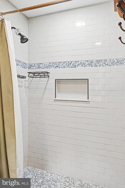 Image 29 of property listing at 11450 LITTLE COVE POINT RD, Lusby, MD 20657
