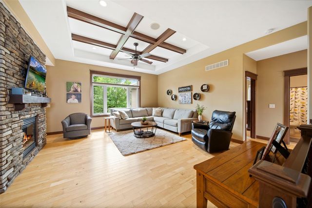 617 Majestic Oak Ridge, Solon, IA 52333