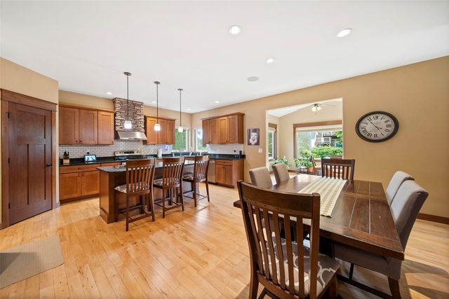 617 Majestic Oak Ridge, Solon, IA 52333