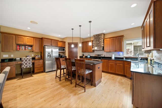 617 Majestic Oak Ridge, Solon, IA 52333