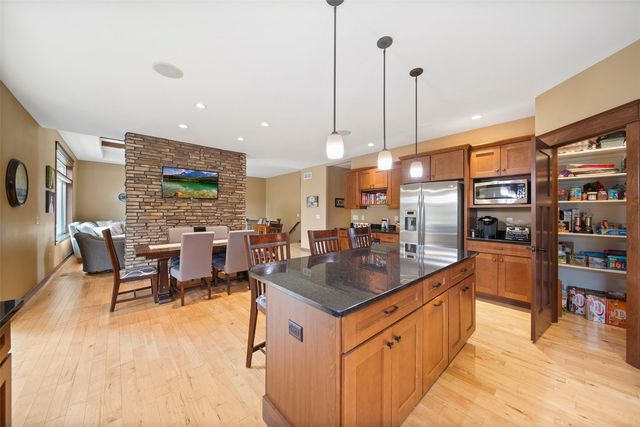 617 Majestic Oak Ridge, Solon, IA 52333