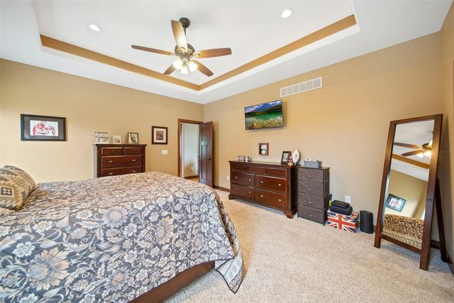 617 Majestic Oak Ridge, Solon, IA 52333