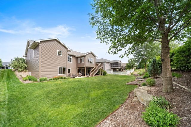 617 Majestic Oak Ridge, Solon, IA 52333